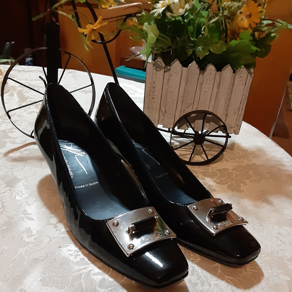 Donald j pliner kitty pumps